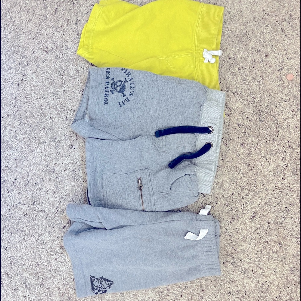 Boys knit shorts lot